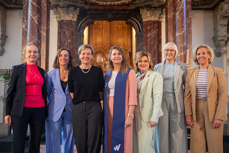 Gia Wallinga, Sophie Keulemans, Grietsje Visser, Myrna Perlgrum, Victorine de Graaf, Ina Kuper, Erika Diender